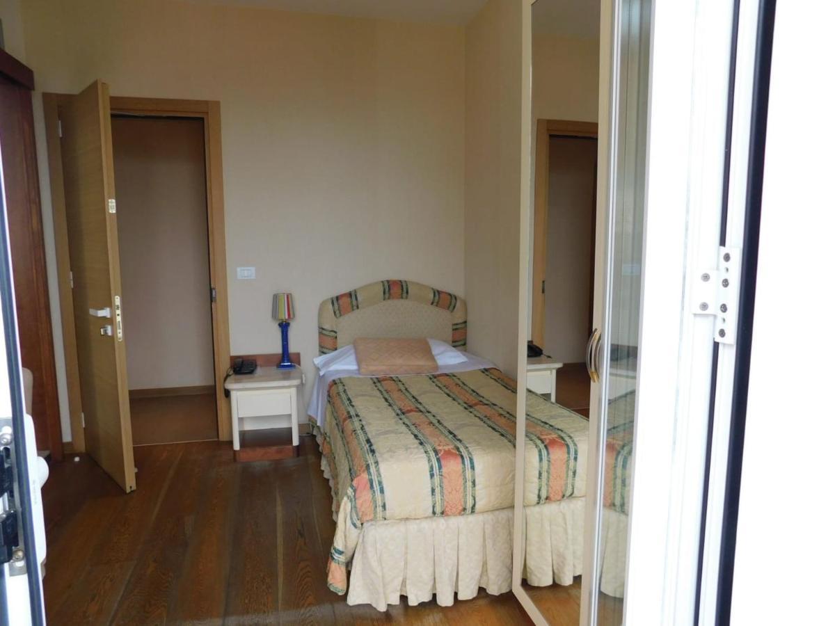 Single Room,1024417768:JPEG